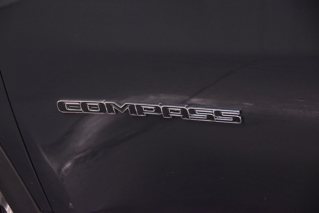 Used 2018 Jeep Compass Limited w/ Navigation Group AWD/4WD image 15