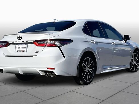 Used 2022 Toyota Camry SE image 12