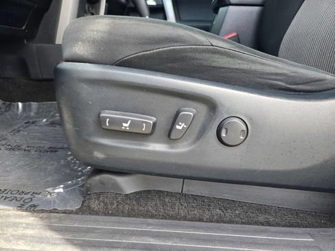 Used 2018 Toyota 4Runner SR5 AWD/4WD image 15