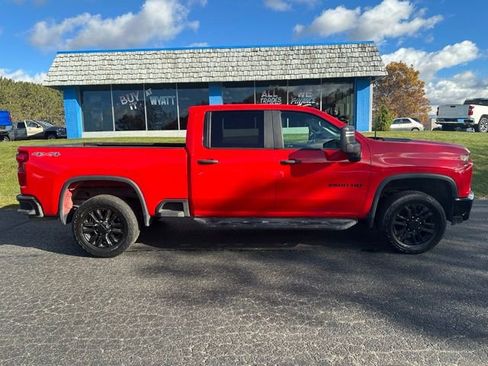 Used 2020 Chevrolet Silverado 2500 Custom w/ Custom Value Package image 4