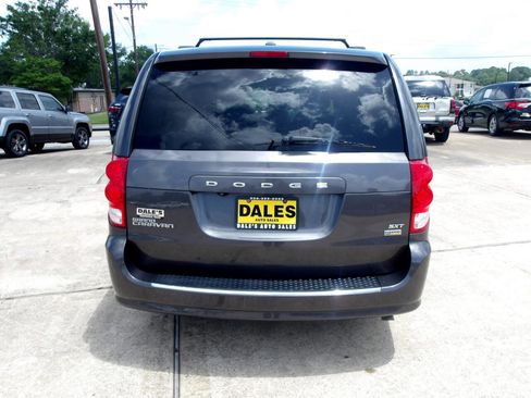 Used 2019 Dodge Grand Caravan SXT image 11