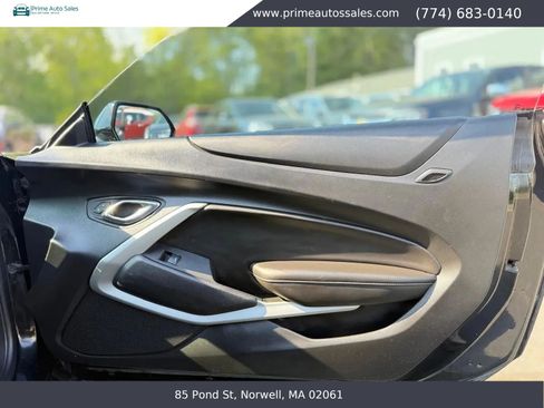 Used 2017 Chevrolet Camaro SS RWD image 32