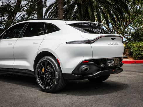 Used 2022 Aston Martin DBX AWD/4WD image 11