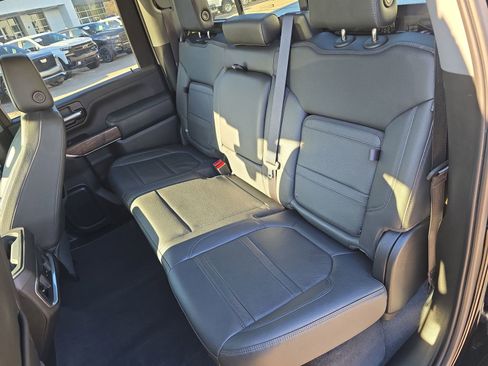 Used 2022 GMC Sierra 3500 Denali image 16