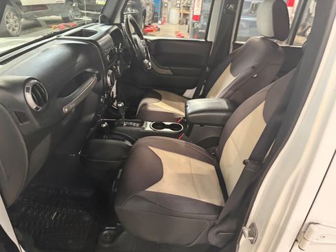 Used 2014 Jeep Wrangler Unlimited Sport AWD/4WD image 33