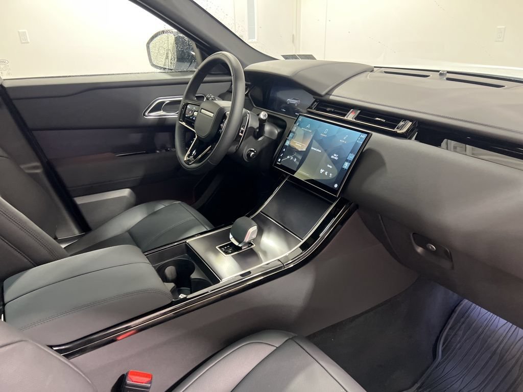 Certified 2026 Land Rover Range Rover Velar Dynamic SE AWD/4WD image 24