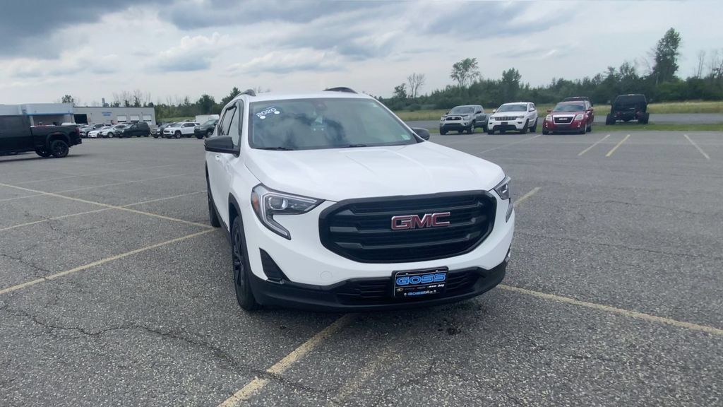 Used 2020 GMC Terrain SLE w/ Driver Convenience Package AWD/4WD image 3