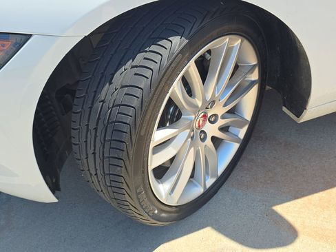 Used 2017 Jaguar XF Prestige RWD image 32