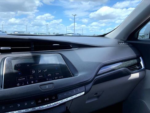 Used 2022 Cadillac XT4 Premium Luxury w/ Safety Alert Package AWD/4WD image 35