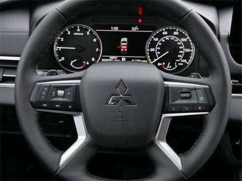 New 2026 Mitsubishi Outlander SE AWD/4WD image 8