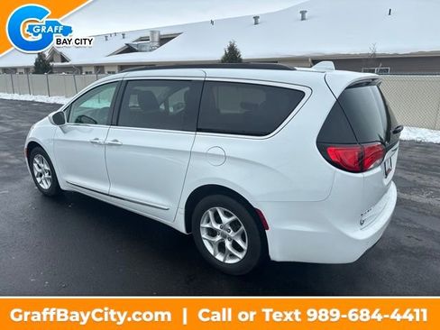 Used 2017 Chrysler Pacifica Touring-L w/ Tire & Wheel Group image 3
