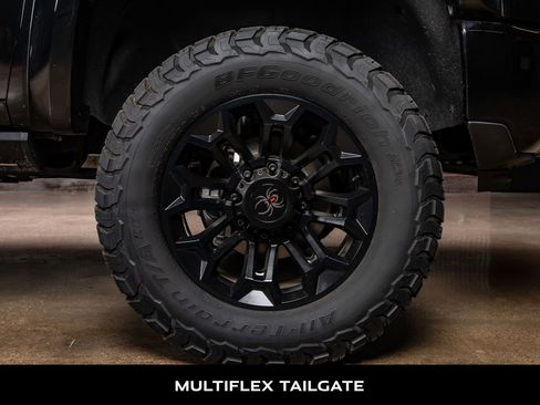 Used 2024 Chevrolet Silverado 2500 LTZ w/ LTZ Plus Package image 11