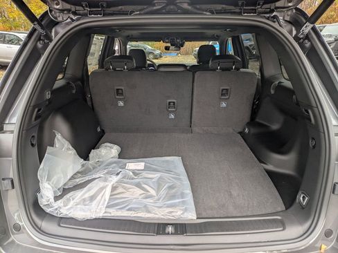 New 2025 Jeep Grand Cherokee Altitude image 28