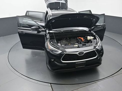 Certified 2026 Toyota Highlander XLE w/ Protection Package #3 (TMS) AWD/4WD image 56
