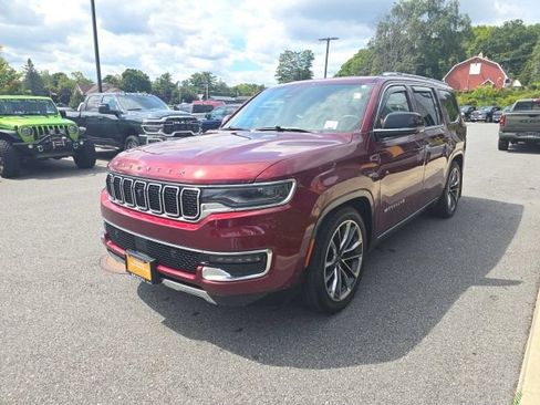 Used 2023 Jeep Wagoneer Series III w/ Premium Group I AWD/4WD image 3