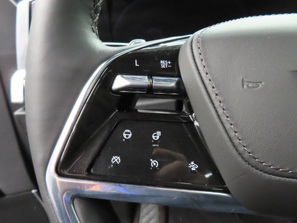 Used 2026 Cadillac Escalade Platinum Sport w/ LPO, Floor Liner Package AWD/4WD image 49