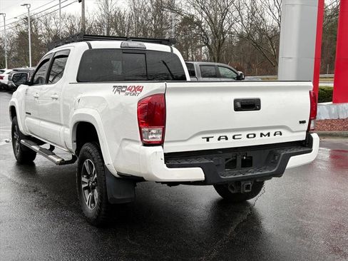 Used 2017 Toyota Tacoma TRD Sport image 5