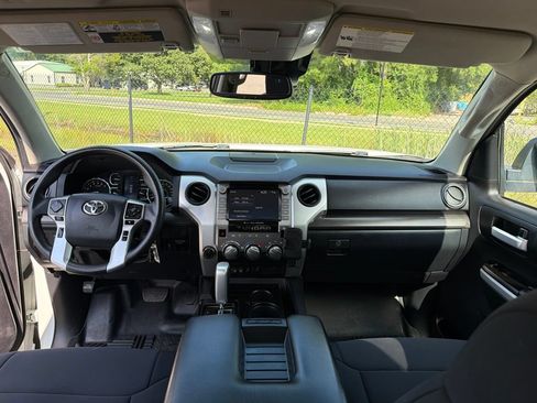 Used 2020 Toyota Tundra SR5 w/ SR5 Convenience Package AWD/4WD image 8