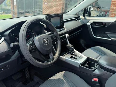 Used 2019 Toyota RAV4 LE FWD image 30