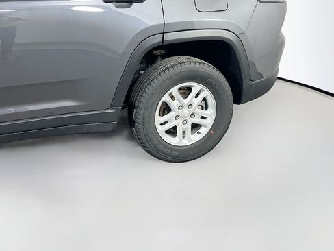 Used 2023 Jeep Grand Cherokee Laredo w/ Luxury Tech Group I AWD/4WD image 29