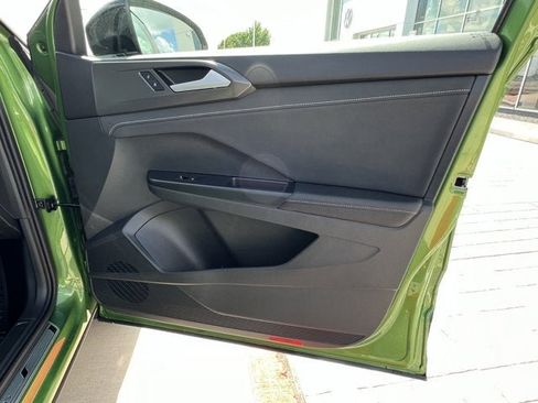 New 2025 Volkswagen Taos SE image 23