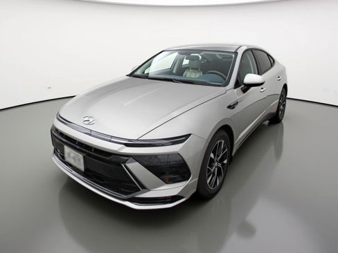 Used 2025 Hyundai Sonata SEL FWD image 3