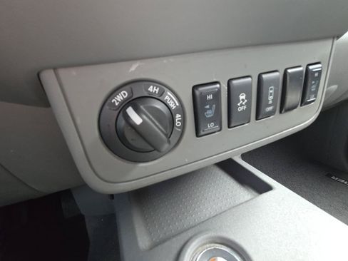 Used 2021 Nissan Frontier SV AWD/4WD image 19