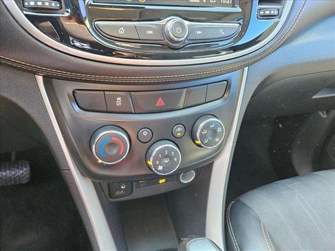 Used 2019 Chevrolet Trax LT w/ LT Convenience Package image 15