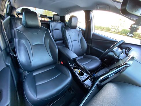 Used 2022 Toyota Prius Prime Limited FWD image 32