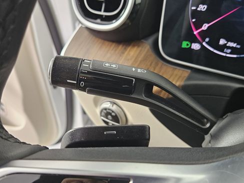 Used 2025 Mercedes-Benz C 300 Sedan image 28