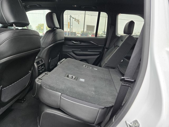 Used 2025 Jeep Grand Cherokee 4WD image 34