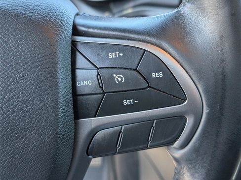 Used 2019 Jeep Grand Cherokee Altitude image 24