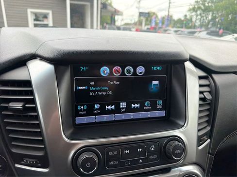 Used 2018 Chevrolet Suburban LT w/ Luxury Package AWD/4WD image 18