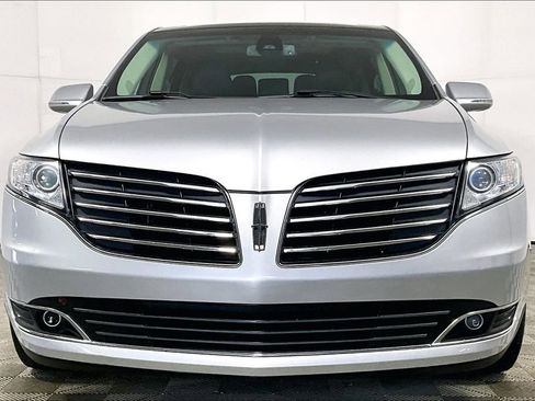 Used 2019 Lincoln MKT AWD image 3