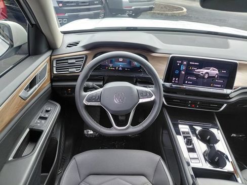 Used 2024 Volkswagen Atlas SE FWD image 20