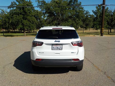 Used 2024 Jeep Compass Latitude image 3