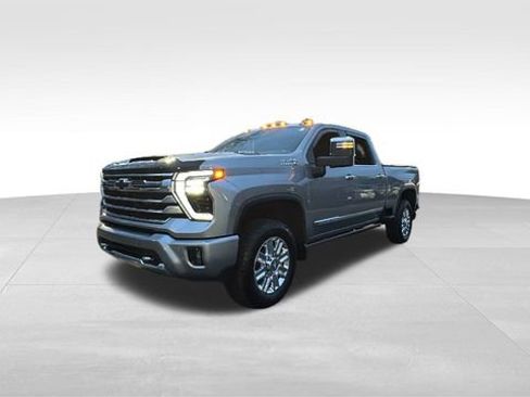 Used 2024 Chevrolet Silverado 2500 High Country w/ High Country Premium Package image 3