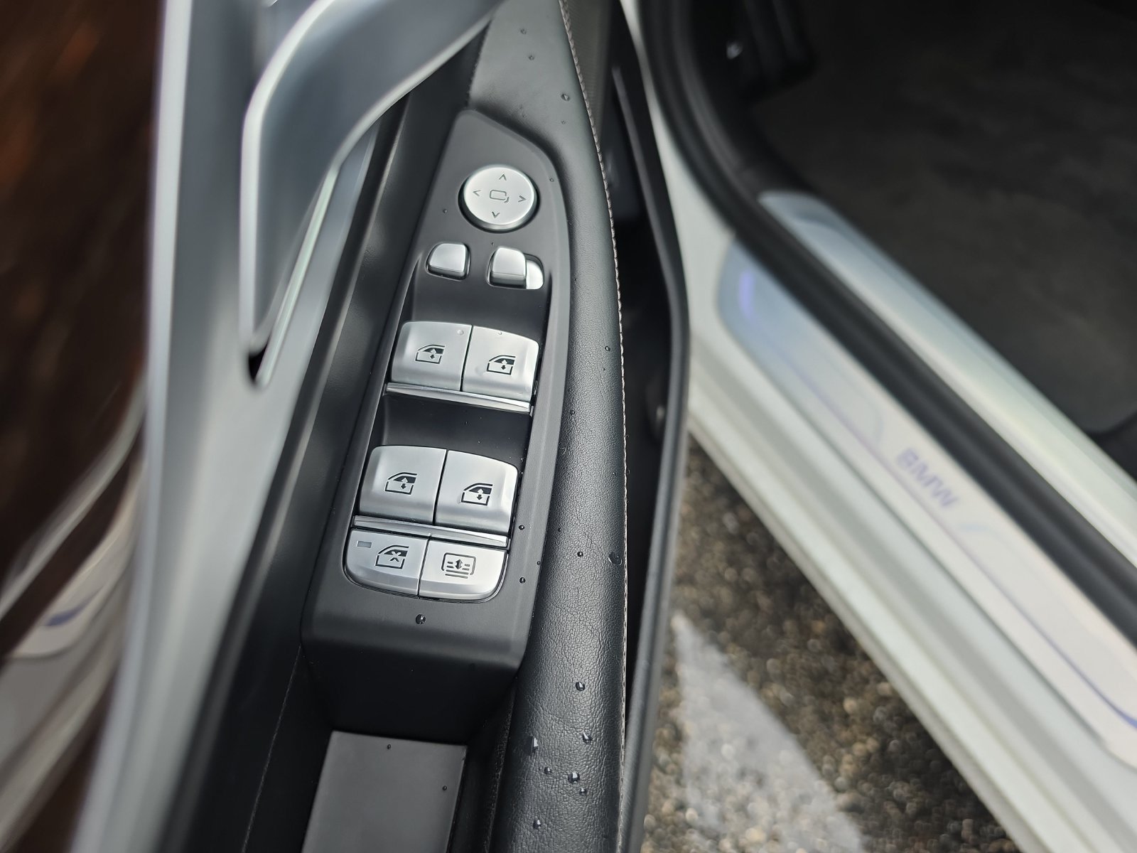 Used 2021 BMW 750i xDrive AWD/4WD image 12