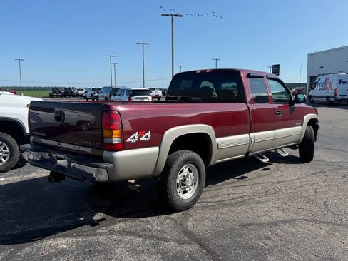 Used 2000 Chevrolet Silverado 2500 LS AWD/4WD image 2