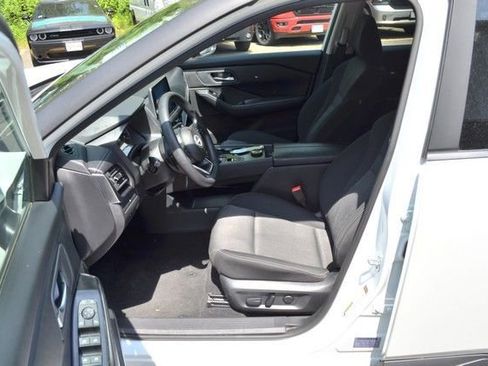 Used 2024 Nissan Rogue SV AWD/4WD image 17