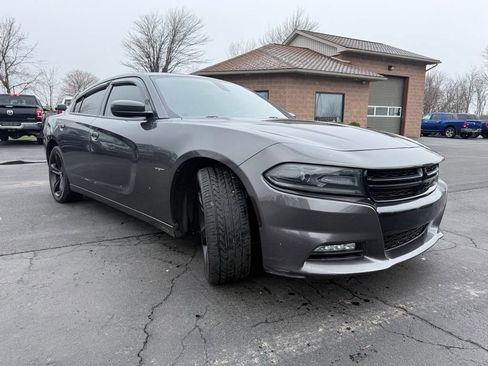 Used 2018 Dodge Charger R/T RWD image 3