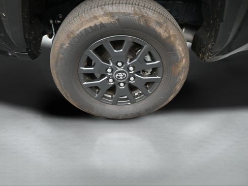 Used 2025 Toyota 4Runner SR5 AWD/4WD image 36