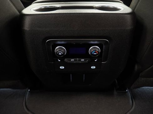 Used 2024 Chevrolet Suburban Premier image 31