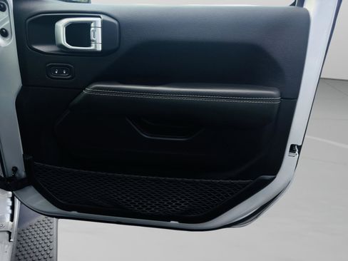 Used 2022 Jeep Wrangler Unlimited Sahara w/ Cold Weather Group image 37