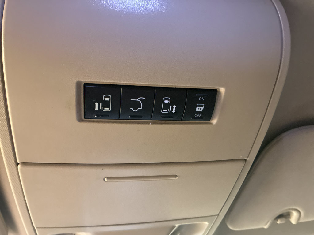 Used 2014 Chrysler Town & Country Touring w/ Driver Convenience Group FWD image 22