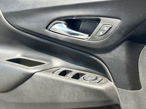Used 2020 Chevrolet Equinox LT FWD image 17