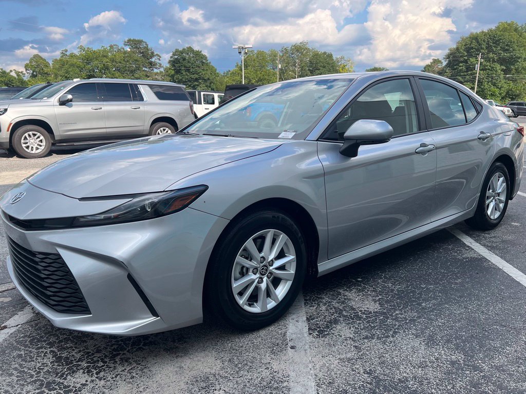 Used 2025 Toyota Camry LE FWD image 19