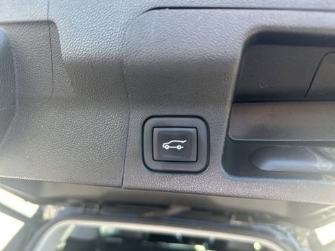 Used 2023 GMC Acadia SLT AWD/4WD image 7