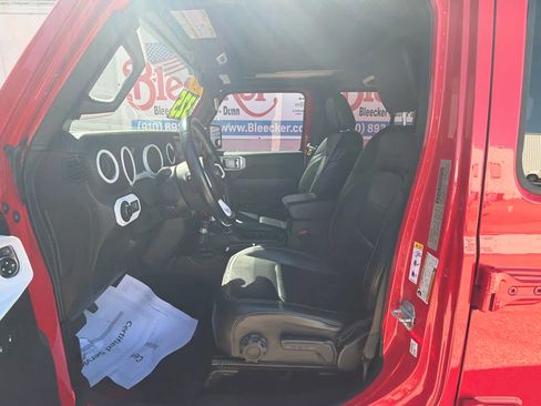 Used 2020 Jeep Wrangler Unlimited Sahara image 20