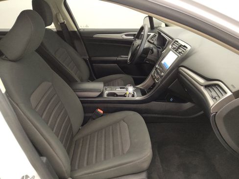 Used 2020 Ford Fusion SE FWD image 21